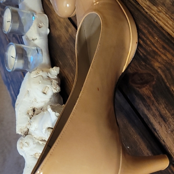 Stuart Weitzman Hummus Aniline Patent Leather Pumps Rounded Toe - Picture 14 of 15